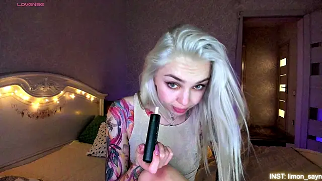 LillyMoure  online show from June 11, 3:04 am
