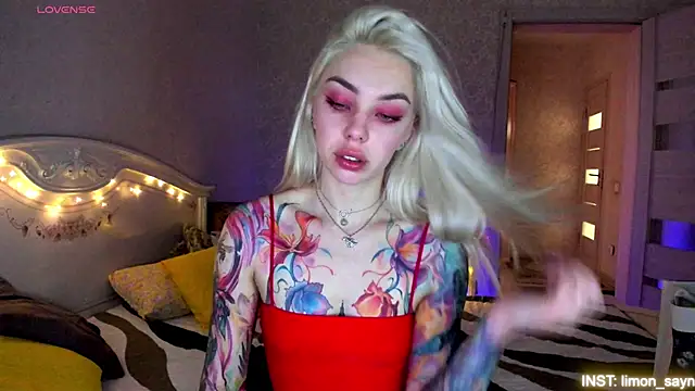 LillyMoure  online show from June 16, 11:29 pm