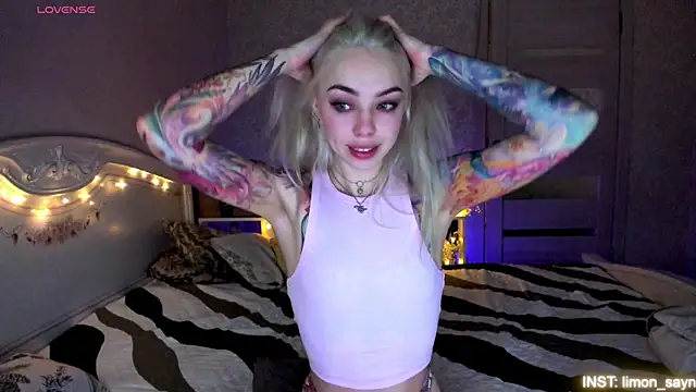 LillyMoure  online show from July 18, 11:52 pm
