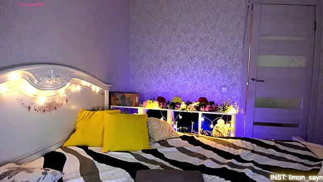 LillyMoure  online show from July 25, 11:24 pm