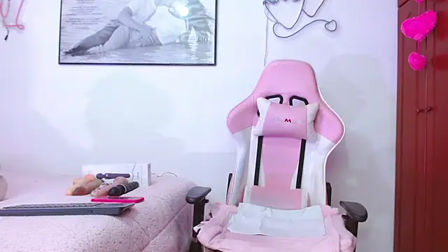 Amelie Rousell online show from January 18, 9:02 pm