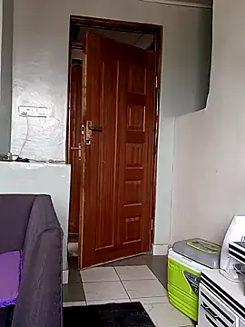 Snapshot of Prettybecs chatting on December 10, 5:28 am Prettybecs online show from December 10, 5:28 am