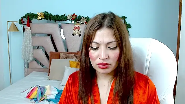 Snapshot of sophia_hadid chatting on December 24, 5:34 pm sophia hadid online show from December 24, 5:34 pm