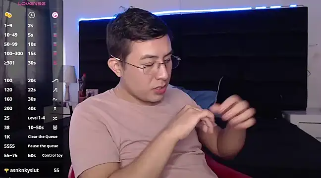 andrewmhilton  online show from March 21, 9:34 pm