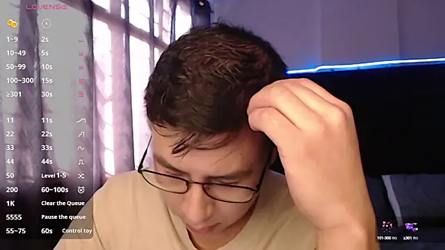 andrewmhilton  online show from September 24, 10:02 pm