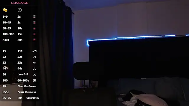 andrewmhilton  online show from October 26, 6:08 am