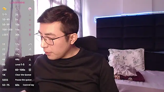 andrewmhilton  online show from November 17, 7:08 pm