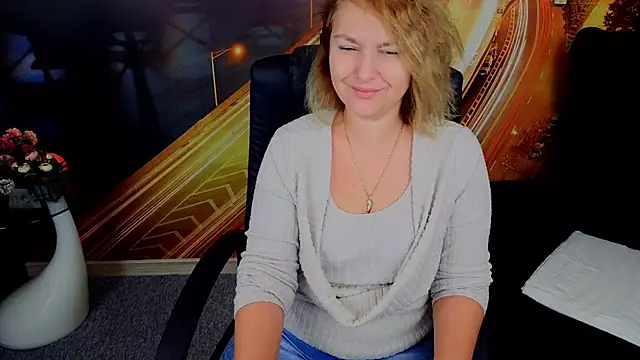 Snapshot of EmmaxPark chatting on December 2, 6:41 am EmmaxPark online show from December 2, 6:41 am