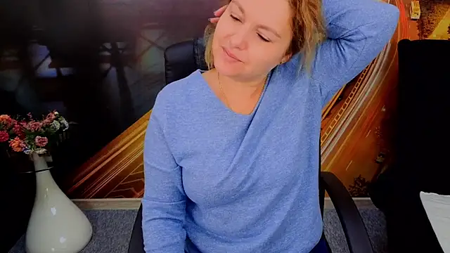 Snapshot of EmmaxPark chatting on December 4, 7:17 am EmmaxPark online show from December 4, 7:17 am