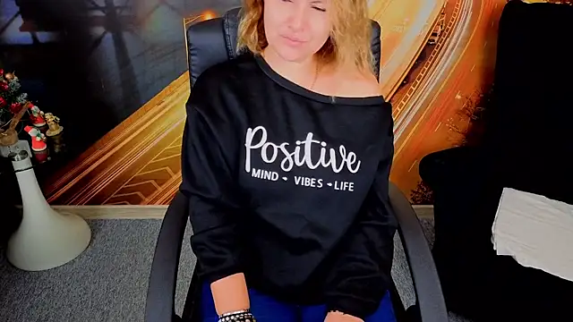 Snapshot of EmmaxPark chatting on December 15, 7:12 am EmmaxPark online show from December 15, 7:12 am