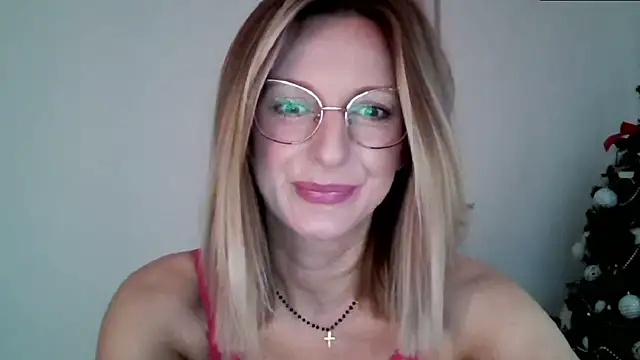 Snapshot of HornyJudith chatting on December 9, 7:50 am HornyJudith online show from December 9, 7:50 am