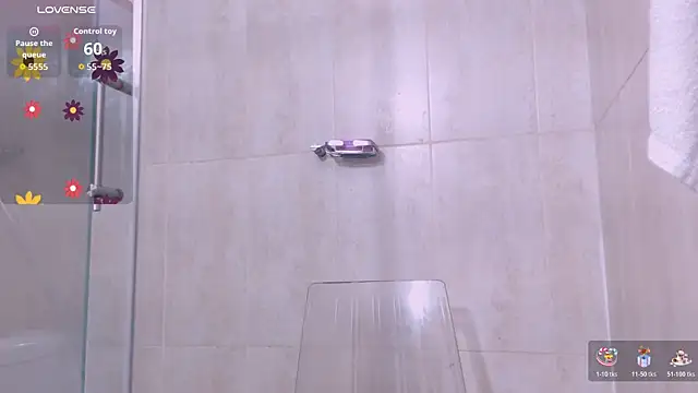 Snapshot of ElizabethBell_ chatting on October 19, 3:29 am ElizabethBell online show from October 19, 3:29 am