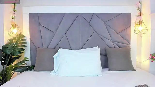 Snapshot of KiarhaTrixie chatting on October 14, 11:22 am KiarhaTrixie online show from October 14, 11:22 am