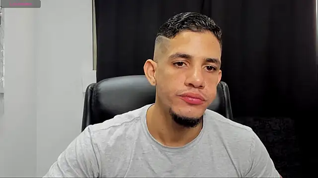 jhonnysnow17 online show from May 2, 1:16 pm