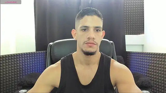 Snapshot of jhonnysnow17 chatting on June 1, 5:58 pm jhonnysnow17 online show from June 1, 5:58 pm