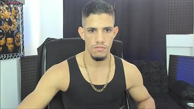 Snapshot of jhonnysnow17 chatting on June 7, 9:07 pm jhonnysnow17 online show from June 7, 9:07 pm