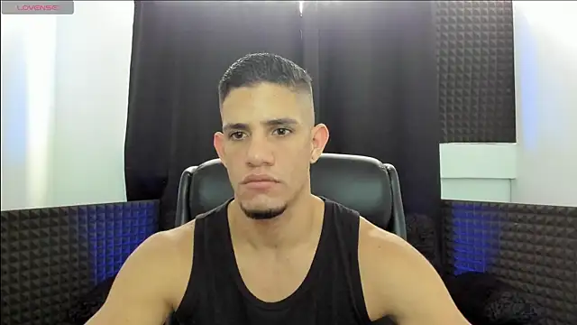 Snapshot of jhonnysnow17 chatting on June 13, 6:39 pm jhonnysnow17 online show from June 13, 6:39 pm