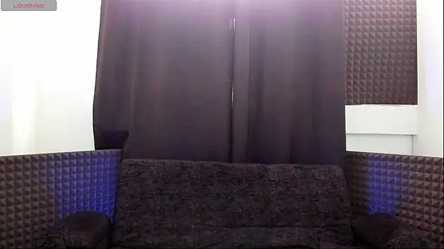 Snapshot of jhonnysnow17 chatting on June 14, 5:48 pm jhonnysnow17 online show from June 14, 5:48 pm