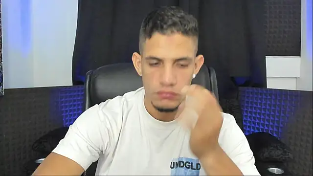 jhonnysnow17 online show from July 18, 4:05 am