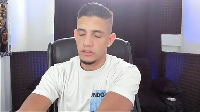 jhonnysnow17 online show from August 1, 10:19 pm