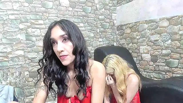 Snapshot of chicamir22 chatting on December 6, 11:47 pm chicamir22 online show from December 6, 11:47 pm
