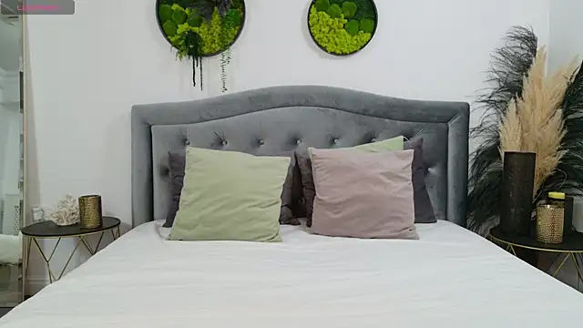 SelineSole online show from February 12, 4:11 pm