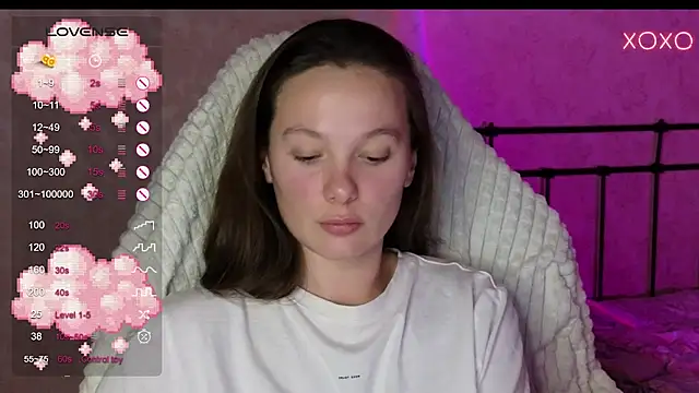 lil luna x online show from December 8, 4:07 pm