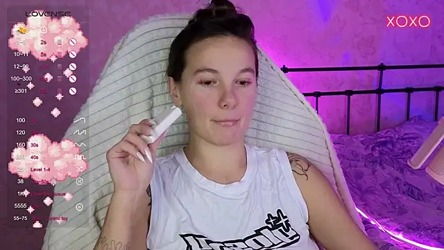 lil luna x online show from October 12, 7:57 pm