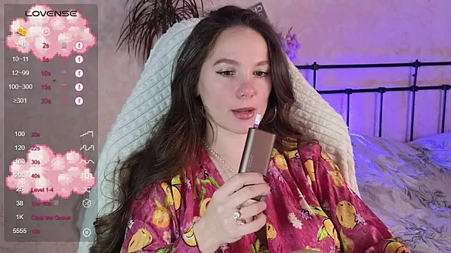 lil luna x online show from April 28, 11:04 am