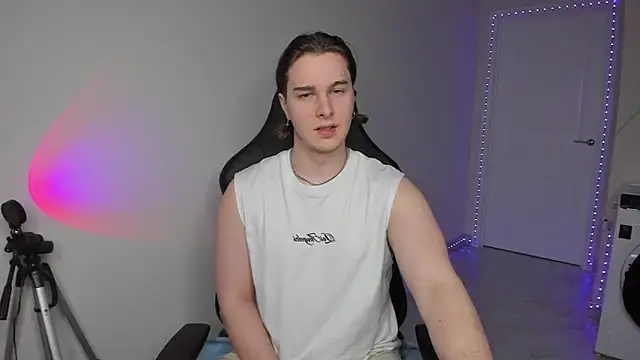 Vincent Strong online show from February 3, 2:02 pm