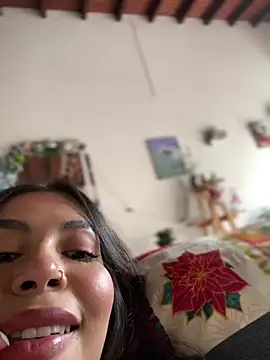 Snapshot of GigiiStone chatting on December 13, 8:04 pm GigiiStone online show from December 13, 8:04 pm