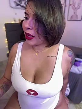 Snapshot of GigiiStone chatting on January 31, 9:37 pm GigiiStone online show from January 31, 9:37 pm