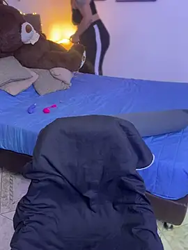 Snapshot of GigiiStone chatting on February 11, 8:42 pm GigiiStone online show from February 11, 8:42 pm