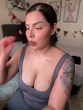 Snapshot of GigiiStone chatting on February 16, 6:21 pm GigiiStone online show from February 16, 6:21 pm