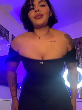 Snapshot of GigiiStone chatting on November 5, 9:48 pm GigiiStone online show from November 5, 9:48 pm