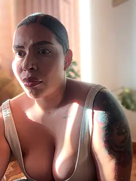 Snapshot of GigiiStone chatting on November 17, 9:42 pm GigiiStone online show from November 17, 9:42 pm