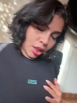 Snapshot of GigiiStone chatting on November 29, 10:02 pm GigiiStone online show from November 29, 10:02 pm