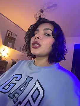 Snapshot of GigiiStone chatting on December 15, 11:42 pm GigiiStone online show from December 15, 11:42 pm