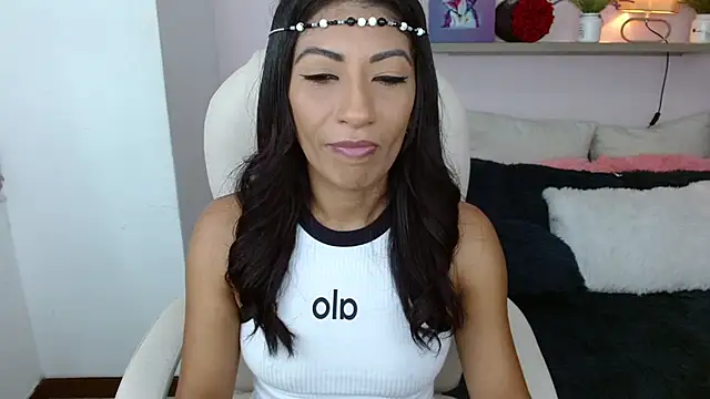 sofia perez    online show from March 17, 10:28 pm