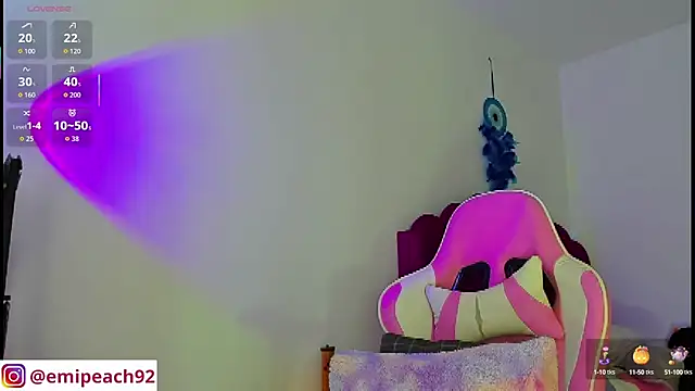 Snapshot of samanthaabloom chatting on October 22, 12:44 am samanthaabloom online show from October 22, 12:44 am