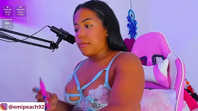 Snapshot of samanthaabloom chatting on October 24, 12:52 am samanthaabloom online show from October 24, 12:52 am