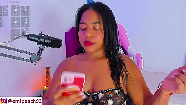 Snapshot of samanthaabloom chatting on November 26, 12:33 am samanthaabloom online show from November 26, 12:33 am