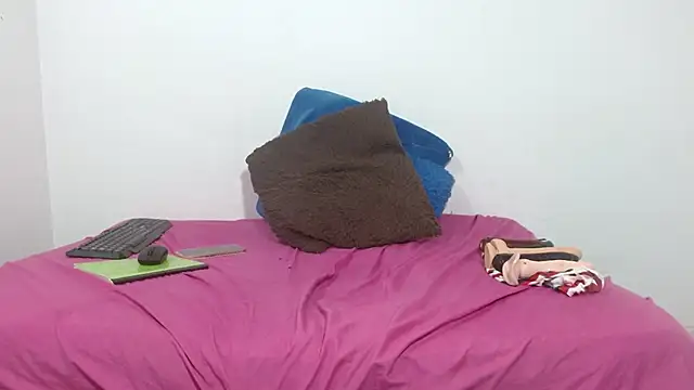 Snapshot of Titouminerve chatting on October 21, 10:54 pm Titouminerve online show from October 21, 10:54 pm