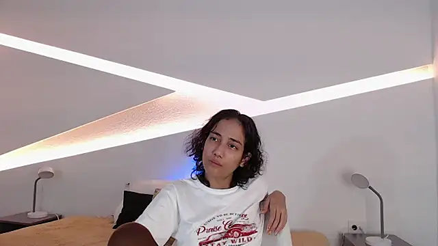 Snapshot of hot_little_bunny chatting on December 22, 8:25 pm hot little bunny online show from December 22, 8:25 pm