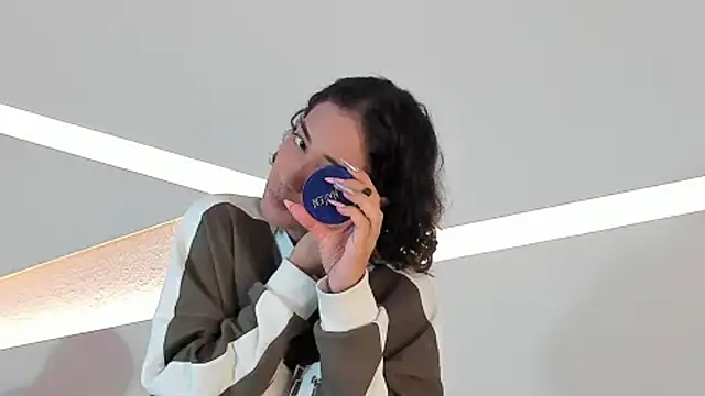 Snapshot of hot_little_bunny chatting on December 26, 9:15 pm hot little bunny online show from December 26, 9:15 pm