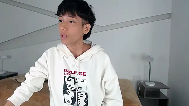 Snapshot of hot_little_bunny chatting on January 27, 12:01 am hot little bunny online show from January 27, 12:01 am