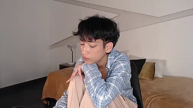 Snapshot of hot_little_bunny chatting on February 6, 12:33 am hot little bunny online show from February 6, 12:33 am