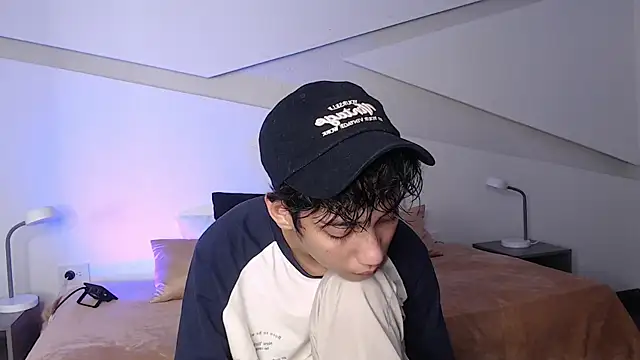 Snapshot of hot_little_bunny chatting on March 7, 9:27 pm hot little bunny online show from March 7, 9:27 pm