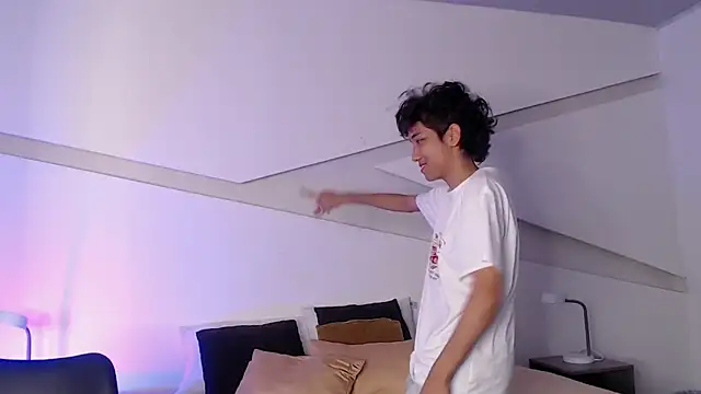 Snapshot of hot_little_bunny chatting on March 11, 9:37 pm hot little bunny online show from March 11, 9:37 pm