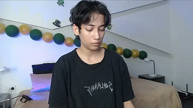 Snapshot of hot_little_bunny chatting on March 18, 8:37 pm hot little bunny online show from March 18, 8:37 pm